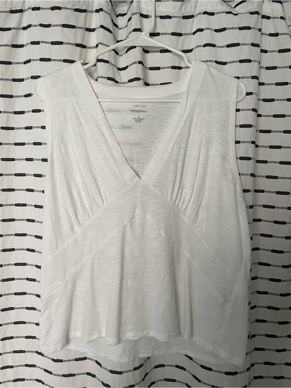 Banana Republic White V-Neck Sleeveless Top
